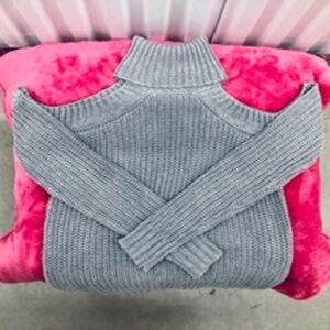 New! Cut Out Gray Cable Knit Sweater, L
